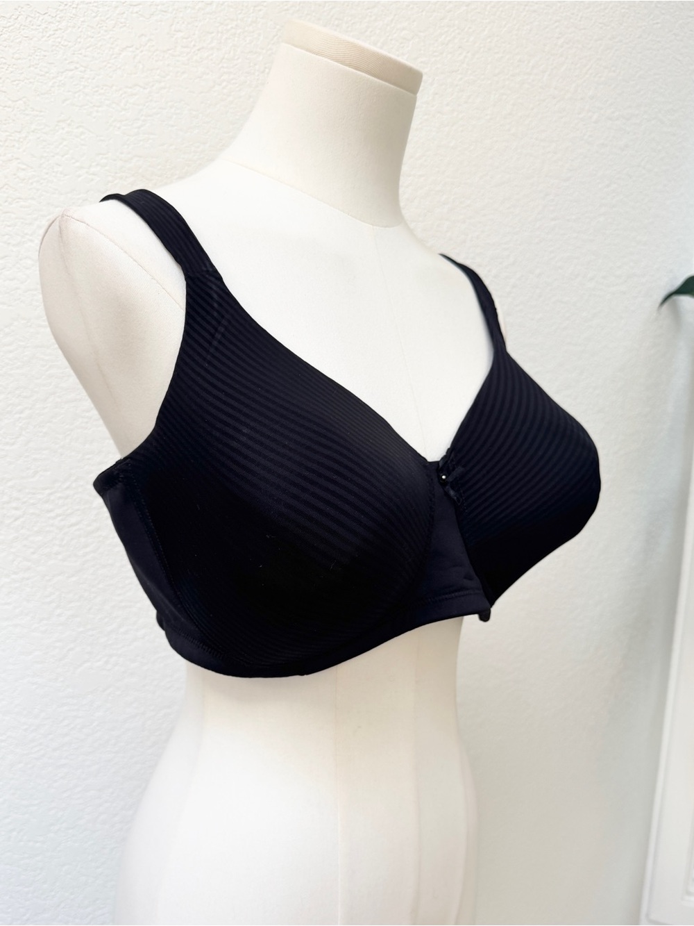 Vanity Fair Radiant Comfort Black Full Coverage Bra 40DD - Picture 3 of 7